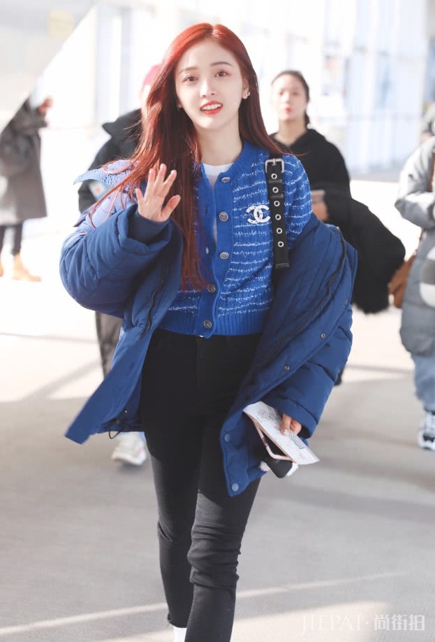 火箭少女101吴宣仪肚子大得像套了“游泳圈”，纽扣都崩开了！