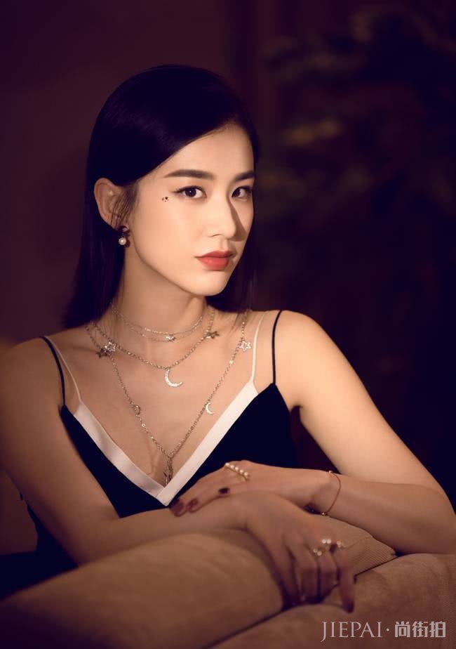 黄圣依终于凹对发型,减龄又时尚