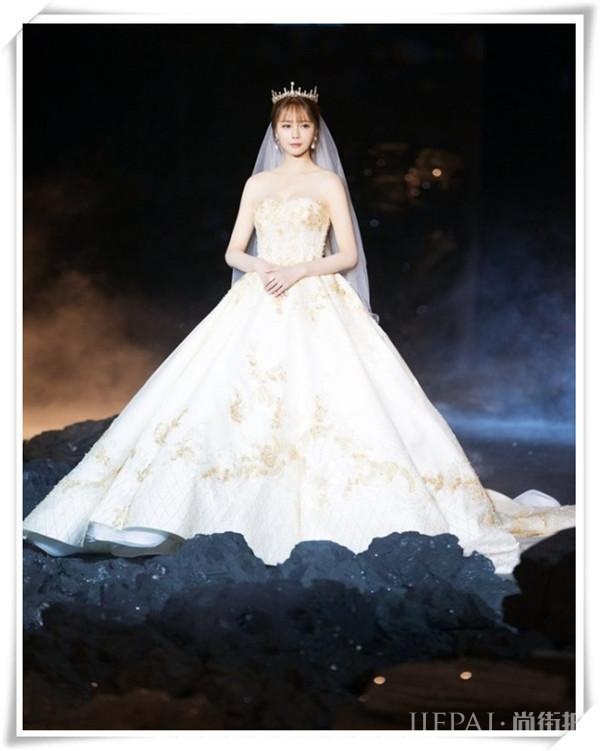 沈梦辰被传结婚消息，现身机场照就显孕相！