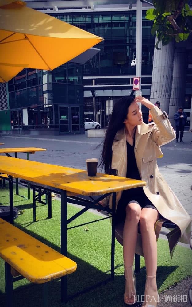 周开开《择天记》穿“塑料短靴”凹造型,鞋头还是开口的