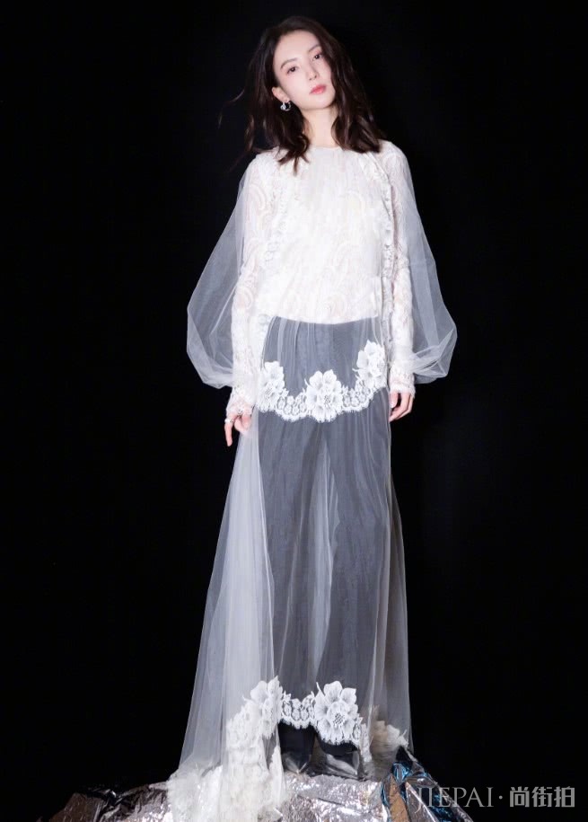 金晨的“渔网鞋”还是第一次见,意外时髦!