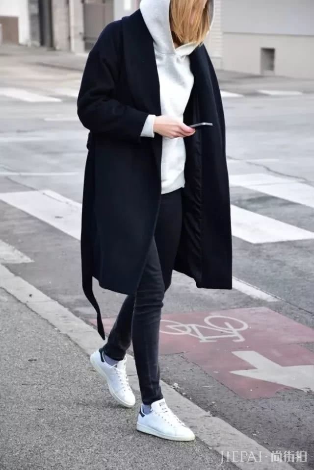 欧美街拍 连帽卫衣+大衣穿出冬季街头最潮STYLE