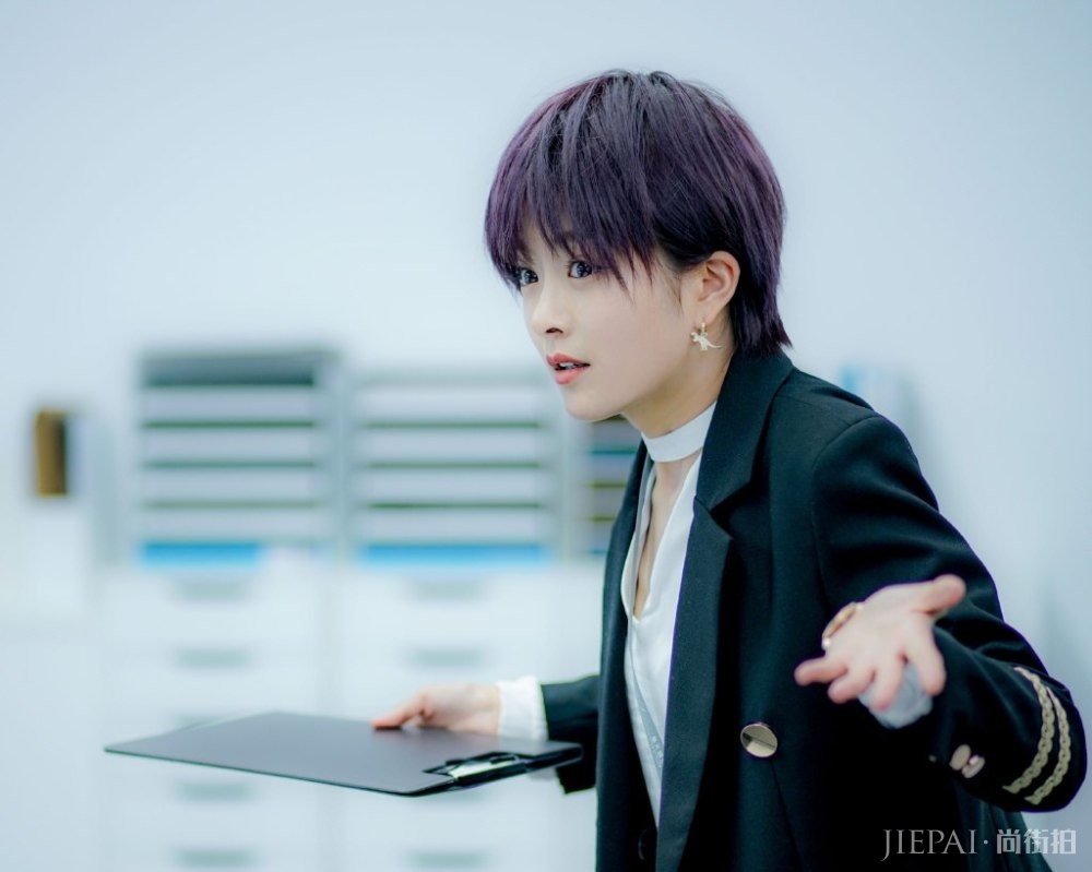 《幕后之王》陈数波波头霸气 周冬雨半马尾俏皮