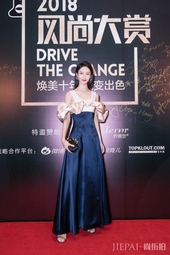 金晨穿件“男士棉衣”出门,意外有个性!