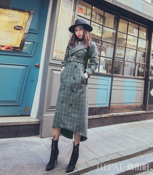 冬季穿搭想要新花样？选择双排扣大衣，复古又减龄