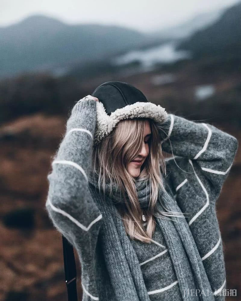 裙子+毛绒外套也很有范,走到哪都是时尚焦点