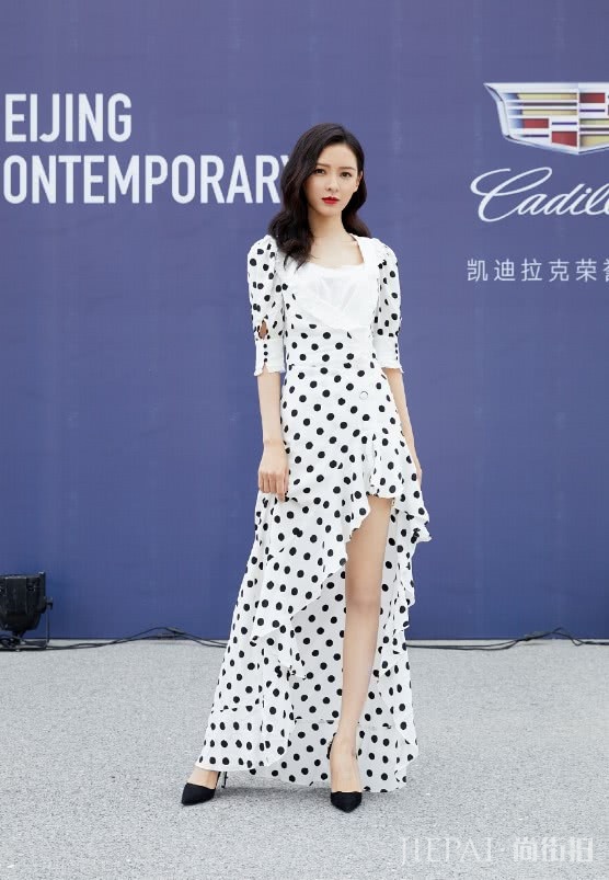 张予曦在腰带上镶了42颗珍珠,在哪定做的?