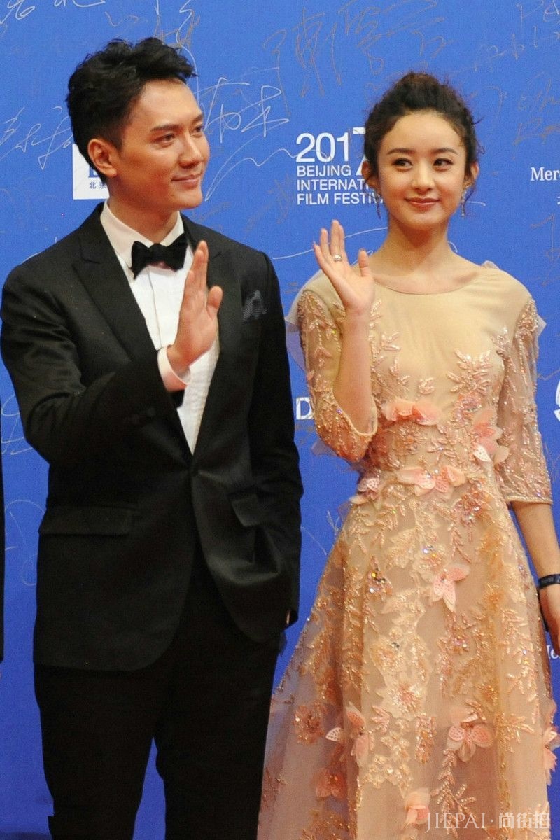 赵丽颖穿衣不低调,透视镂空,开启性感路线!