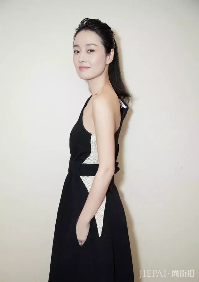 马伊琍再一次挑战长发,扎高马尾不光漂亮,还有气质!