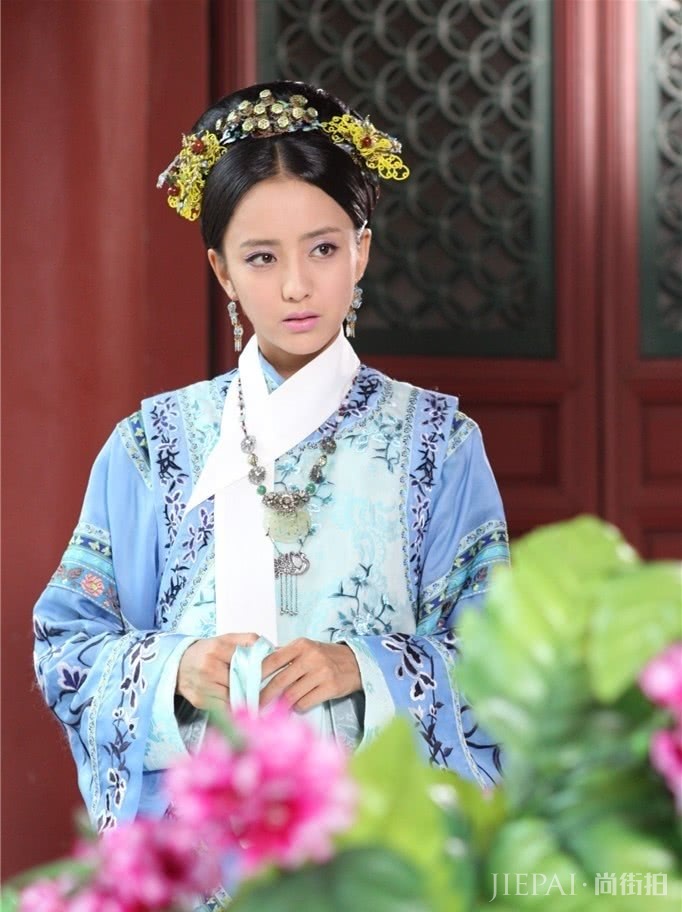 《国家宝藏》中佟丽娅穿襦裙温婉典雅极了，真漂亮