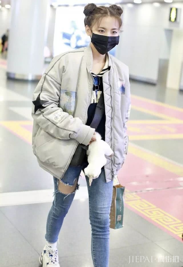 杨超越登芭莎男士封面,造型有点棒!