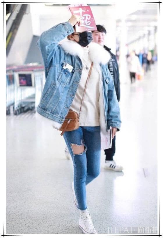 杨超越离开浓妆加持眼睛暗淡又无神