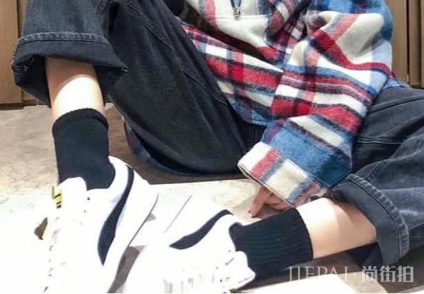 古力娜扎穿“墨汁袜”，造型养眼到让人很羡慕
