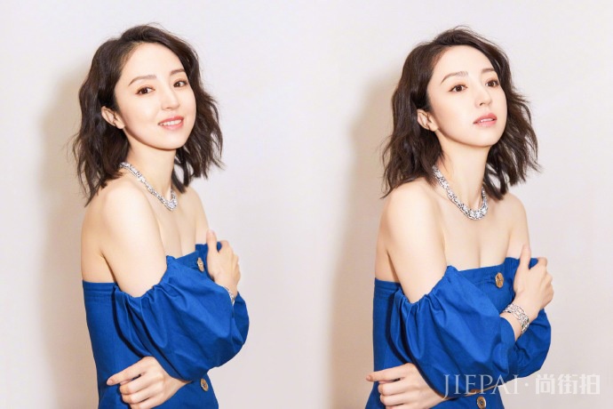 董璇纯白色套肩连衣裙显气质,好美啊