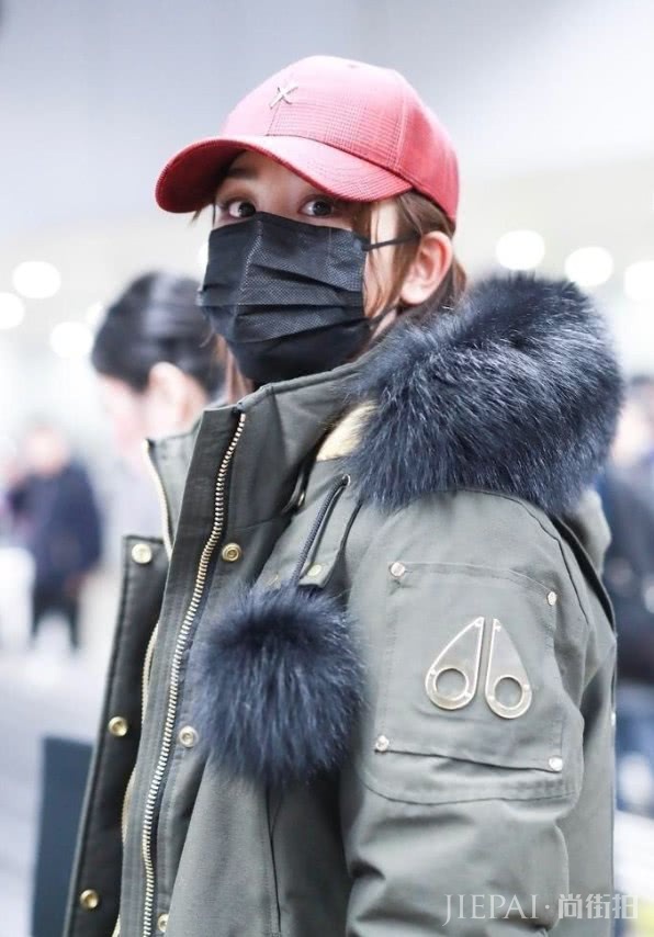 杨紫在羽绒服里缝了3个沙包?为保暖也是绝了!