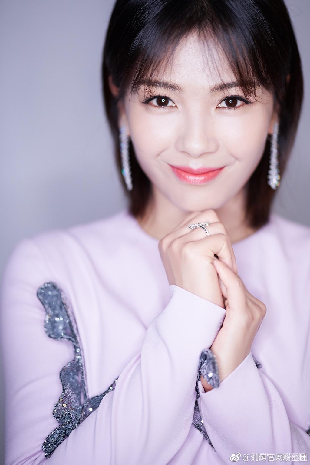 刘涛为剪掉十年长发变波波头,居然意外减龄又时髦