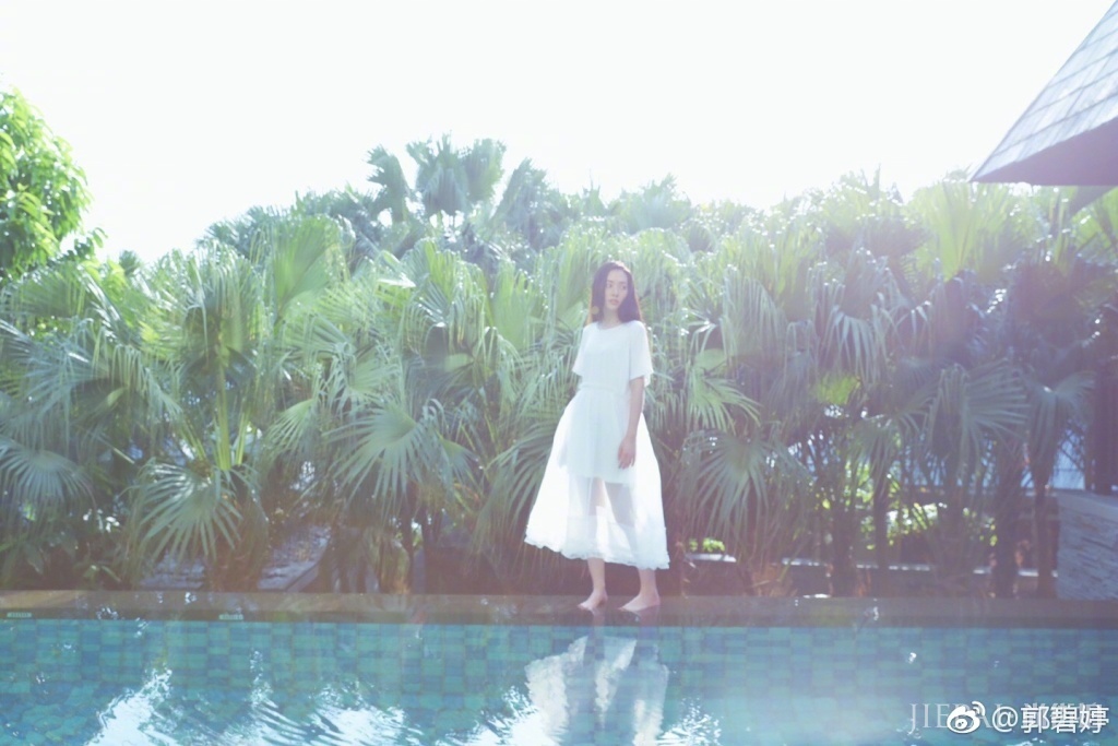 郭碧婷长发礼服简直又是女神范十足！