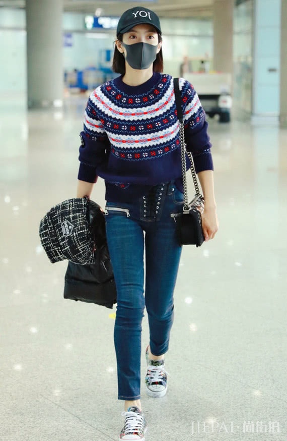 毛衣+牛仔裤，甜美又chic，带你演绎青春学院风