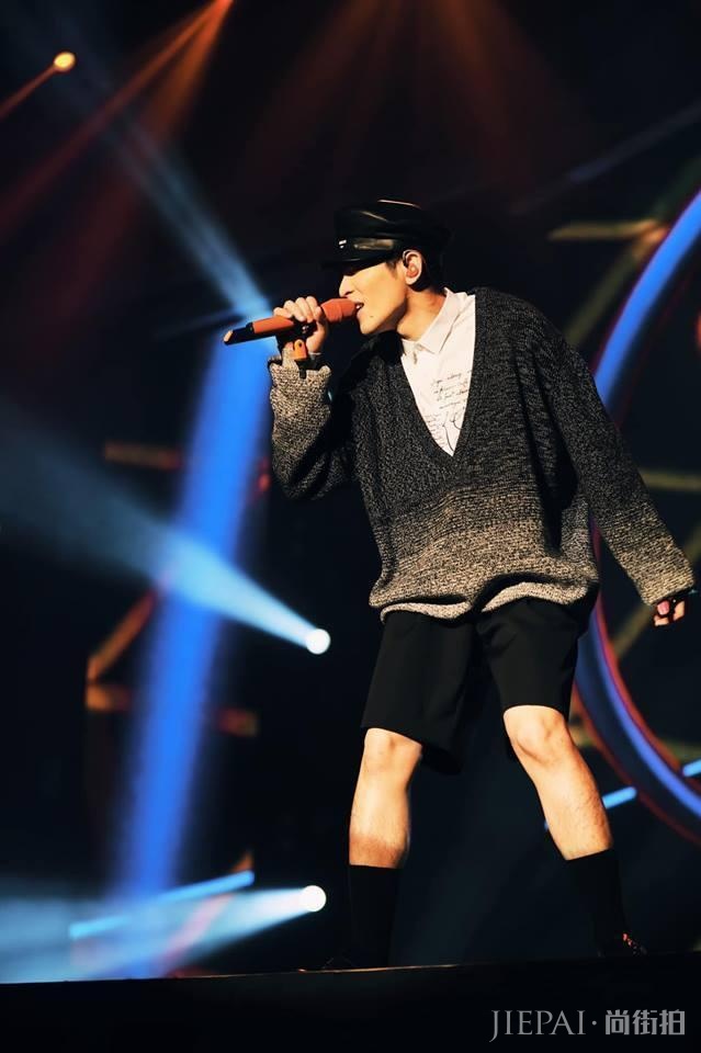 雨神萧敬腾演唱会简直是时装秀！