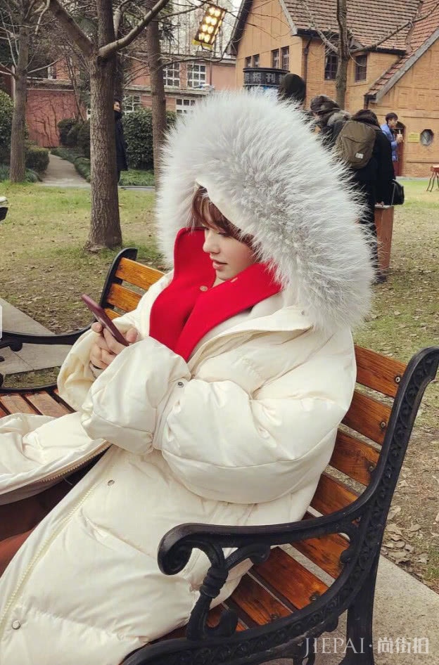 林允“刺猬外套”穿出可爱味道，却像200斤的肥仔！