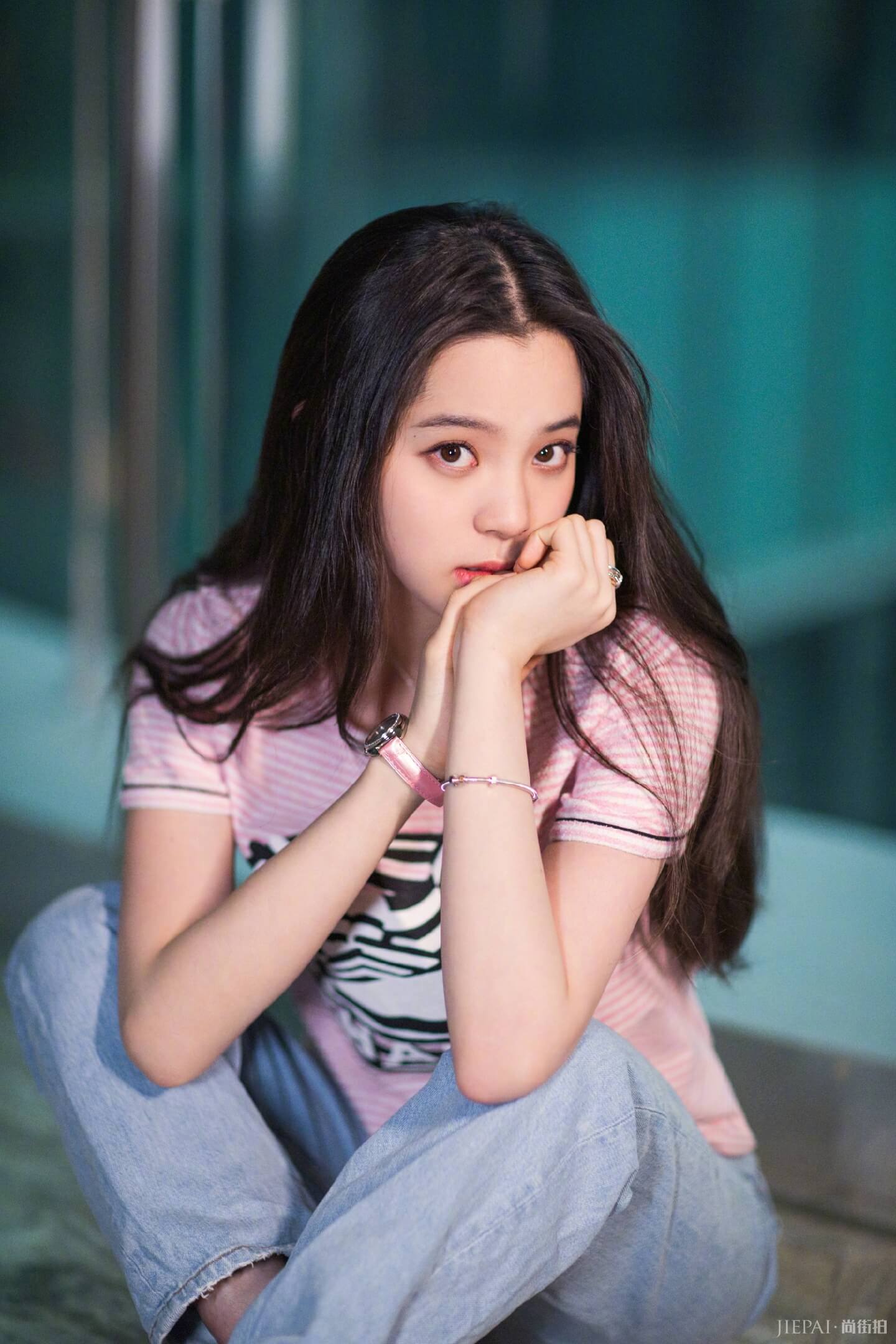 欧阳娜娜真是“富婆”，一身行头就二十万