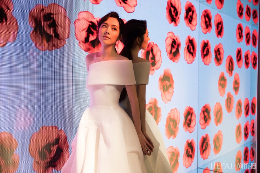 郭碧婷、佟丽娅同穿白裙清爽现身似仙境！