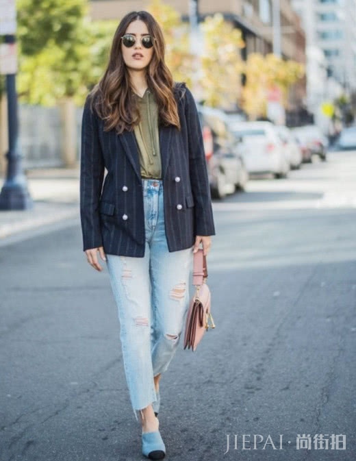 西装怎么搭配？西装+牛仔裤让你穿出洋气，气场全开！