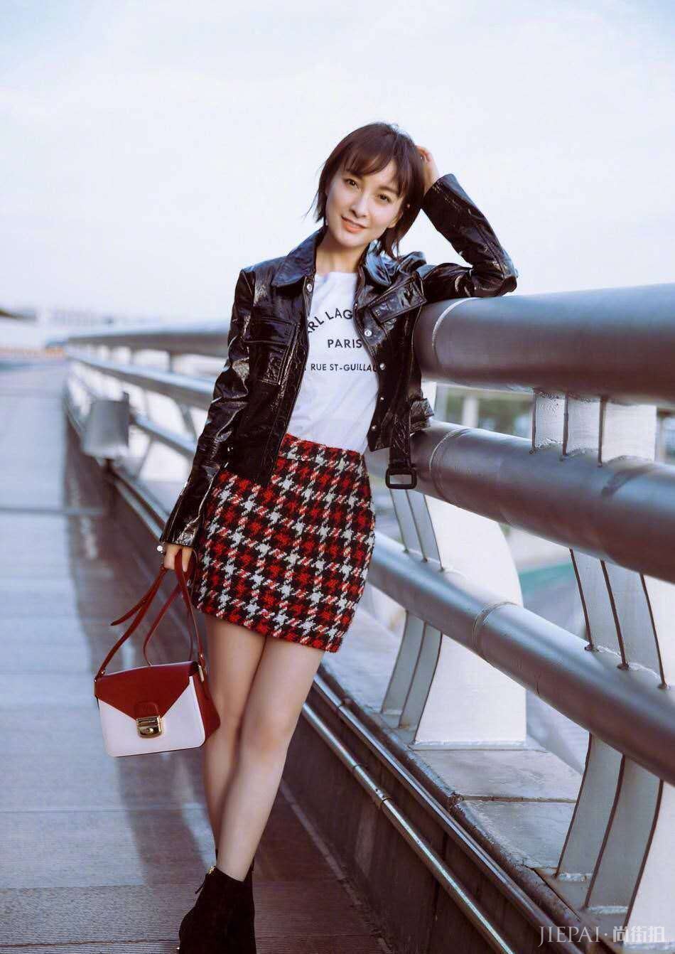 吴昕1万7的外套叠穿牛仔衫好美，这钱没白花