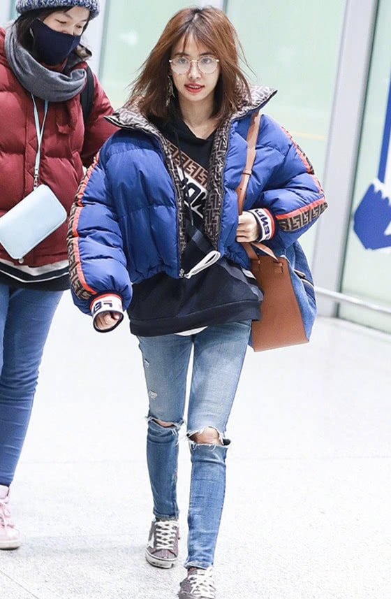 蔡依林羽绒服搭牛仔裤却有点看不懂