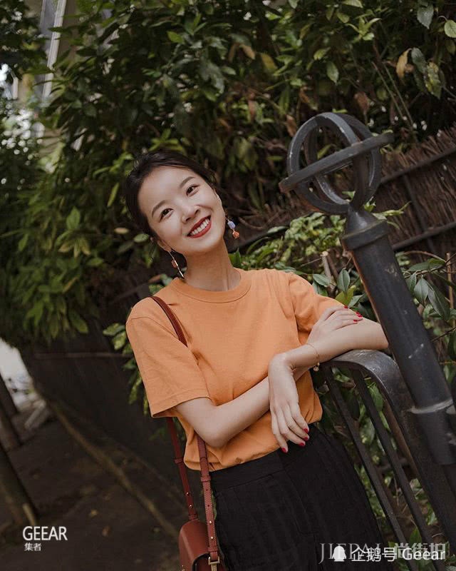 这位在法国住的时尚博主，把优衣库的服装穿出了法式高级风格