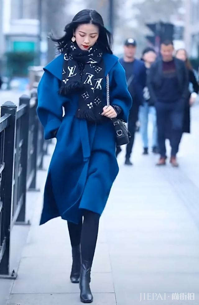 想秀秀“天鹅腿”，却是火了“鲶鱼鞋”，特别显腿细！