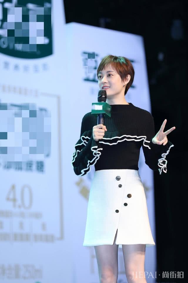 孙俪穿新造型出席活动现场，漂亮又年轻