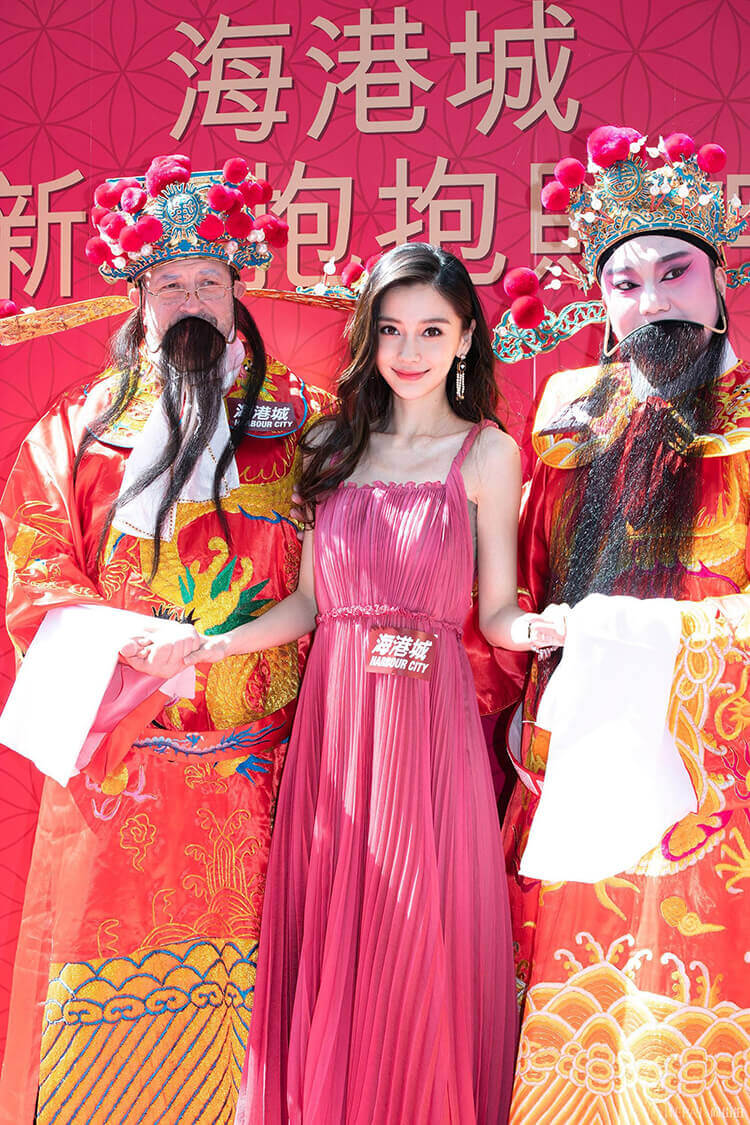 杨颖这么老气的裙子还能穿出少女感,颜值高就是任性