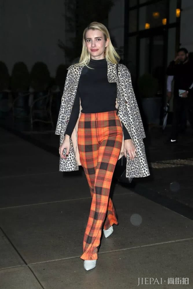 大衣羽绒服里面一件黑色打底衫全搞定