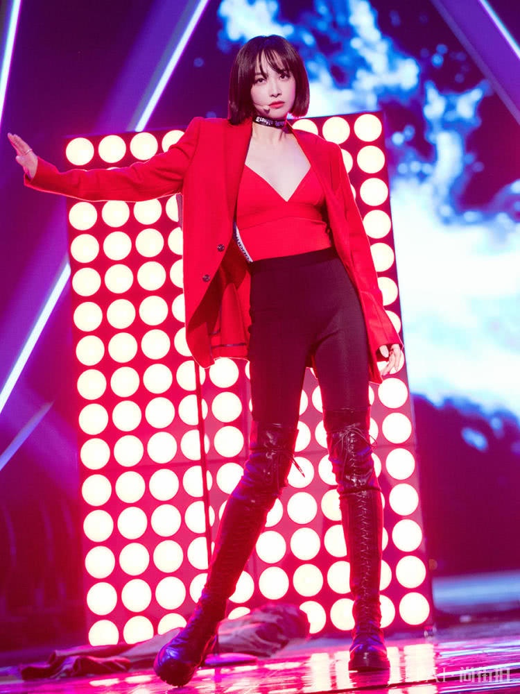 宋茜空气刘海少女心十足,网友却让她换条裤子?