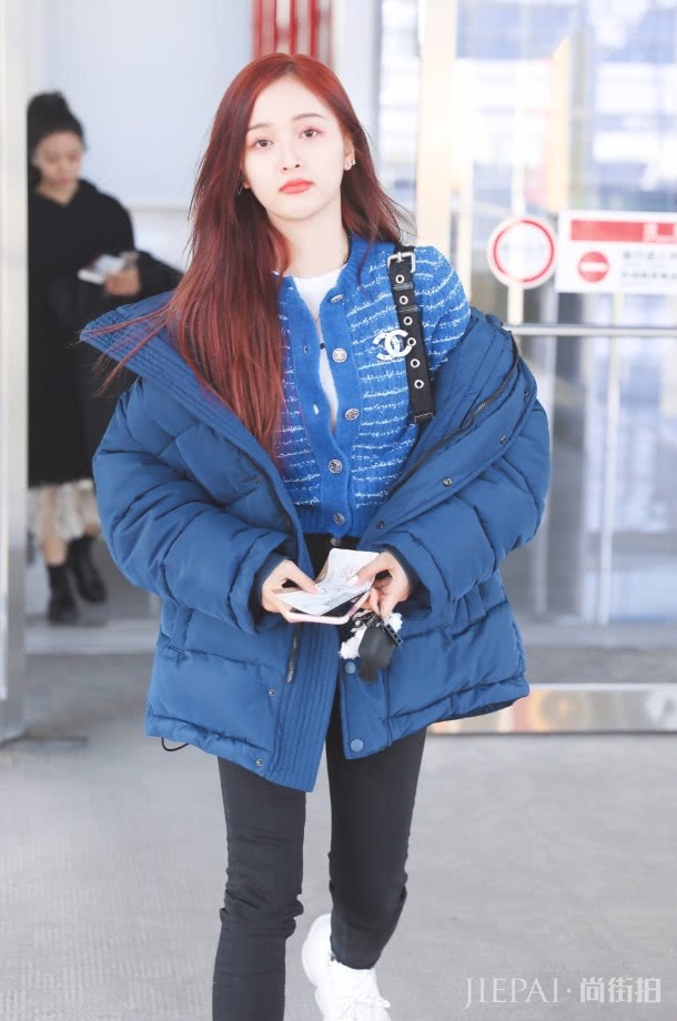 火箭少女101吴宣仪肚子大得像套了“游泳圈”，纽扣都崩开了！