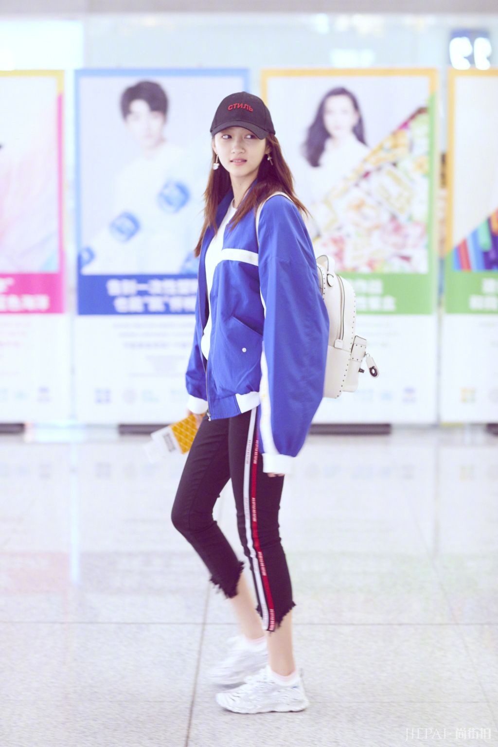 关晓彤走性感成熟路线,你确定hold住?