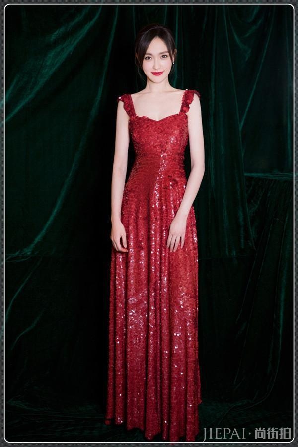 唐嫣婚后最高调的一次机场秀!