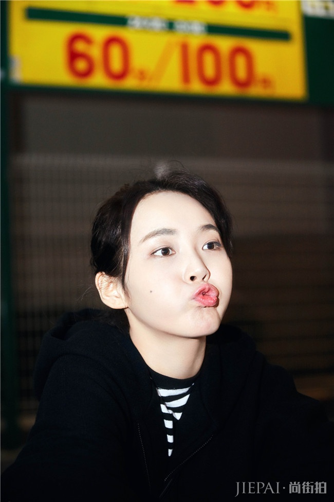 张佳宁甜美酷帅,冬日街拍来袭