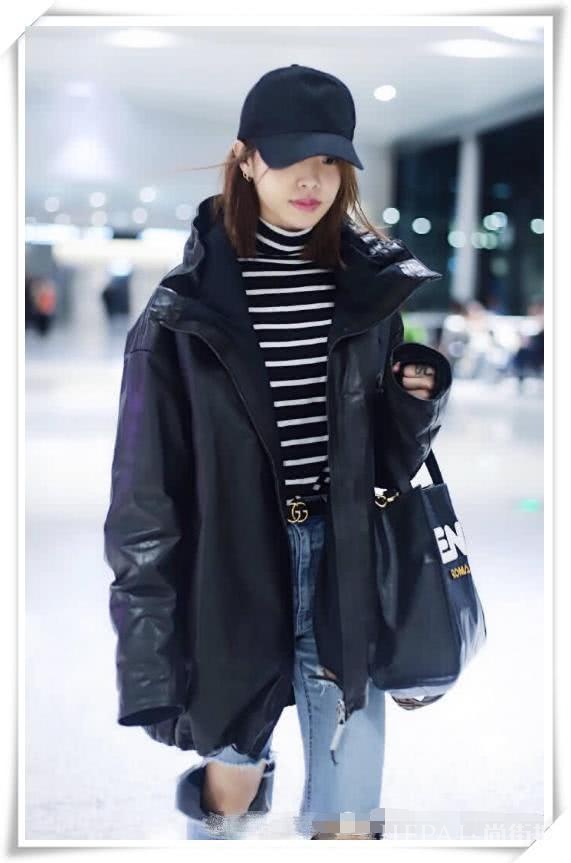 蔡依林为保暖把裤脚塞袜里，但为啥还要露膝盖呢