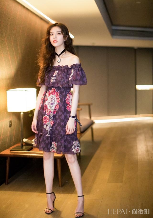 宋妍霏丸子头配“泰迪熊”大衣,呆萌可爱!