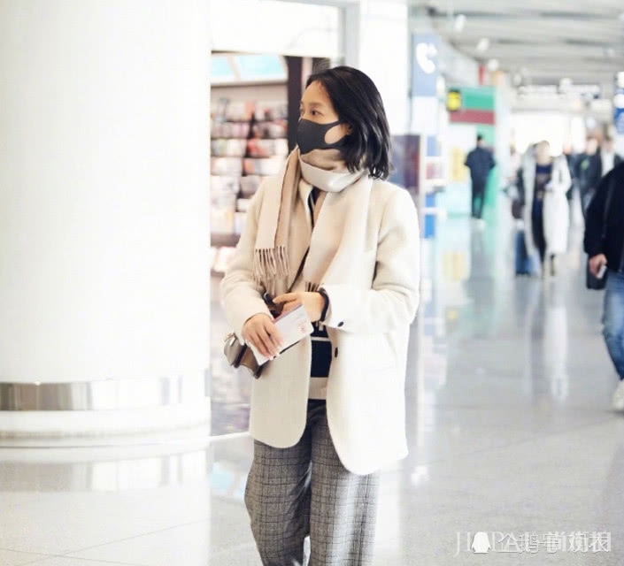 朱丹穿刺绣礼裙优雅又有气质,简直太美了