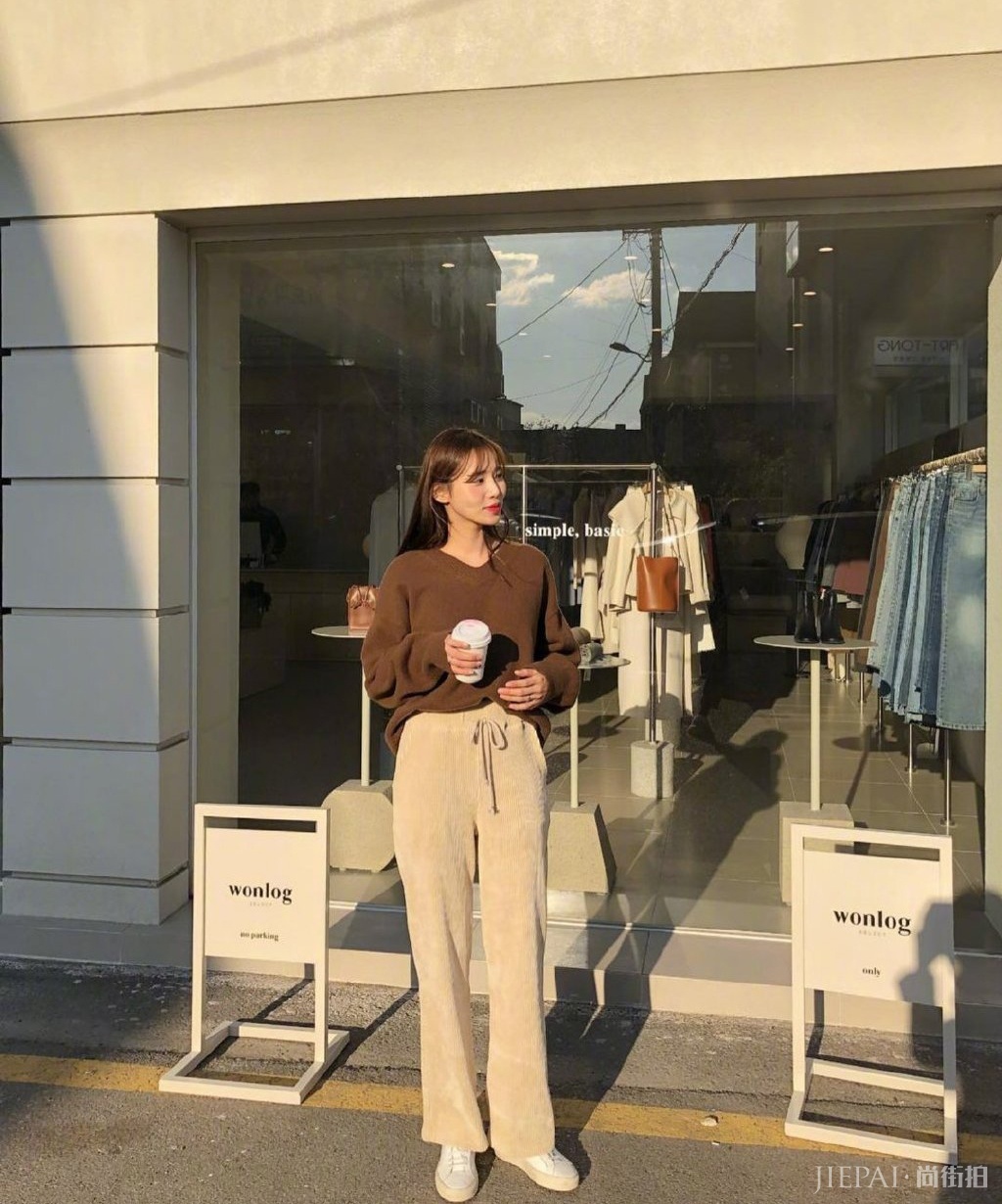 2019年这样穿大衣阔腿裤气质时髦极了！