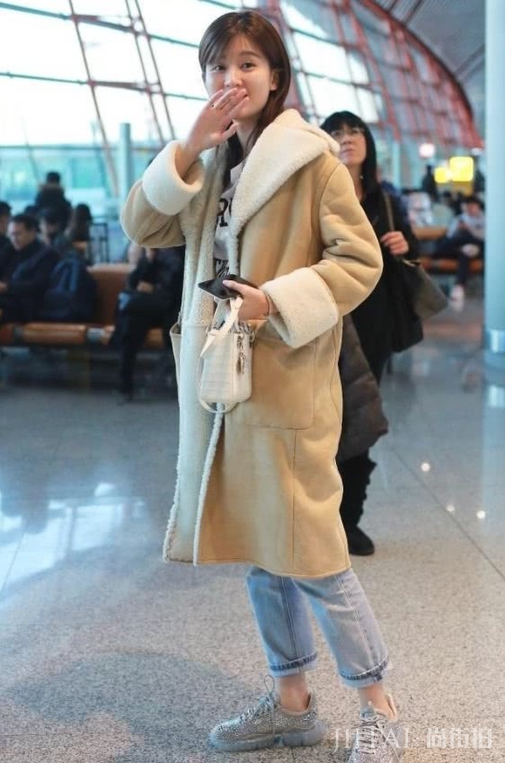 乔欣牛仔裤都洗到掉线也不换新的,意外成了时尚品!