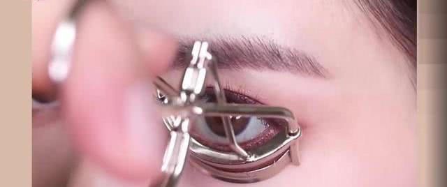 纯干货眼妆分享!冬季桃花妆,只用5分钟让你眼睛美的闪闪发光