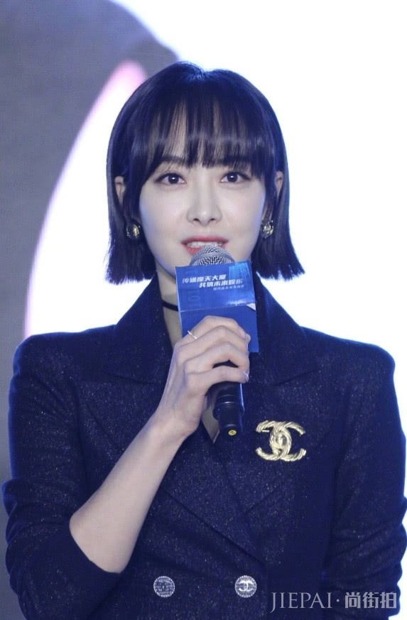 宋茜帅气女王上演“制服杀”,女人味十足!