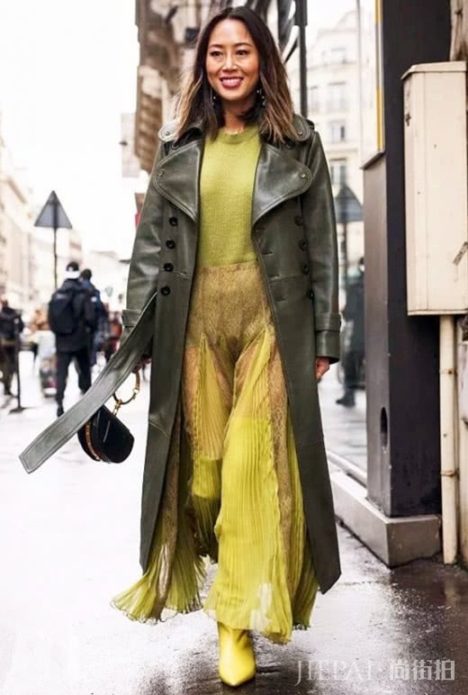 大衣+裙子，让你在这个冬季温暖与甜美并行