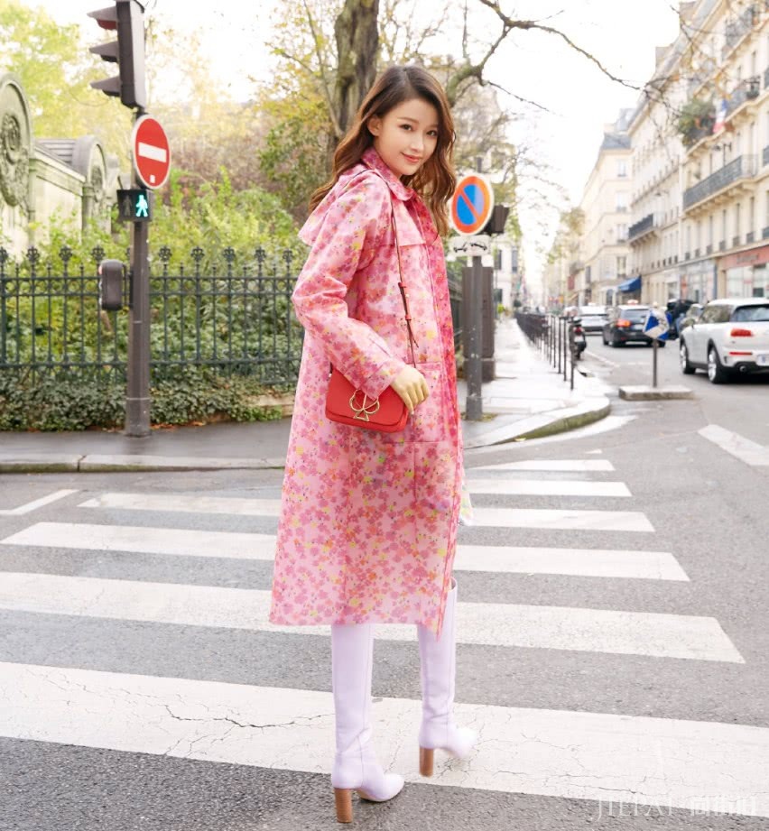 孙怡连穿两件俗气碎花衫都不丑，董子健有眼光