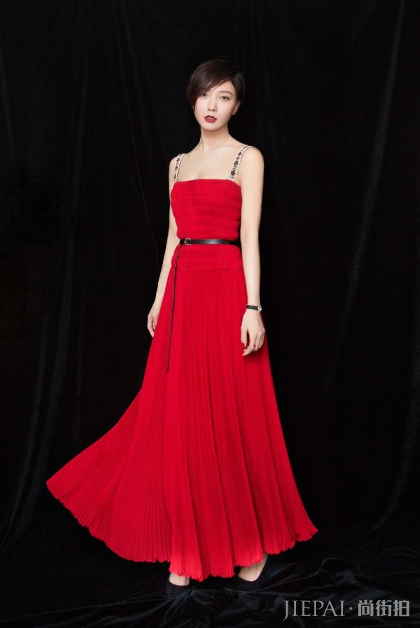 王珞丹渔网衫配小西装,性感女郎!