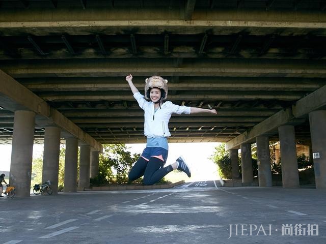 张钧甯《锋味》秀笔直美腿!